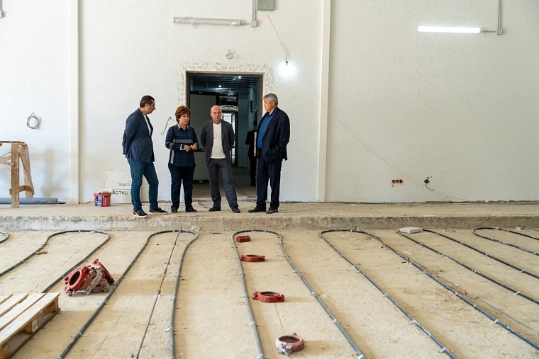 Председатель гордумы Светлана Иванова оценила ход строительства катка на Судоремонтной