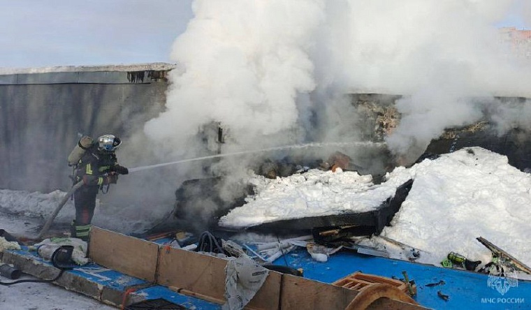 Во время пожара в гаражном кооперативе пострадал тюменец