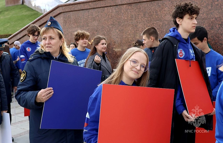 Тюменцы 7 октября выстроились в слово «ПУТИН»