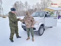 Тюменским бойцам передали новый УАЗ "Патриот" с защитой от дронов