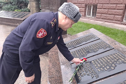 В Тюмени почтили память погибшего 14 лет назад Героя России Тимура Мухутдинова