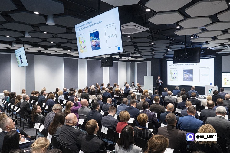 Александр Моор: Важно смотреть вдаль, на десятилетия вперед