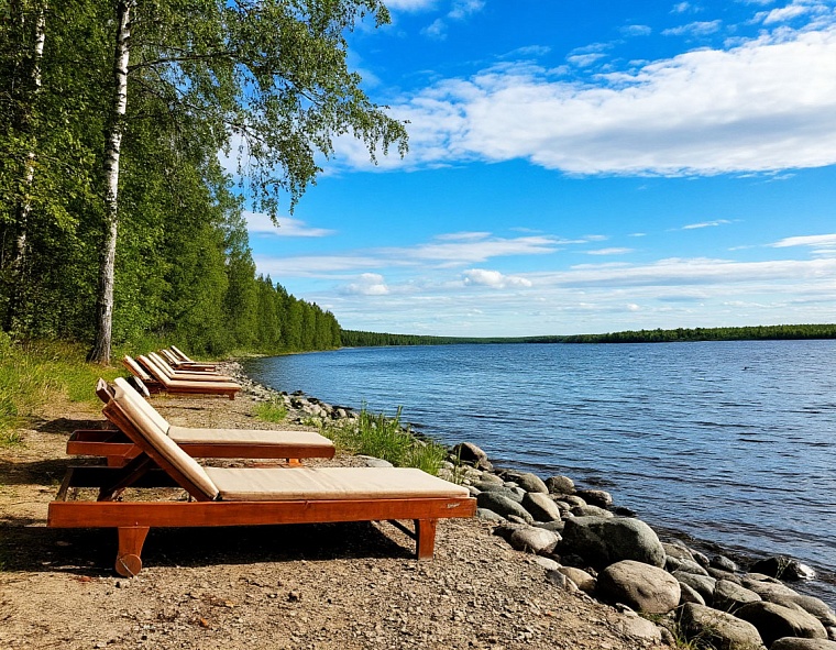 100 пляжных шезлонгов установили в Новом Уренгое
