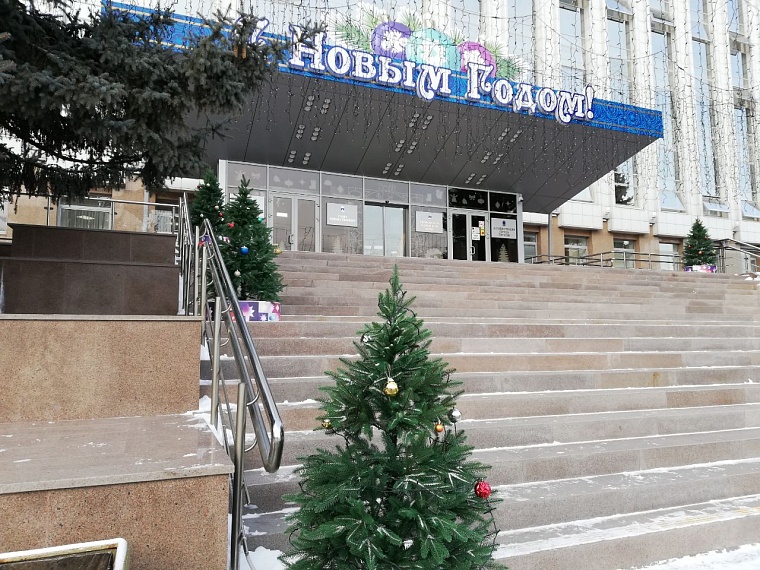 У здания администрации Тюмени появилась новая красивая гирлянда