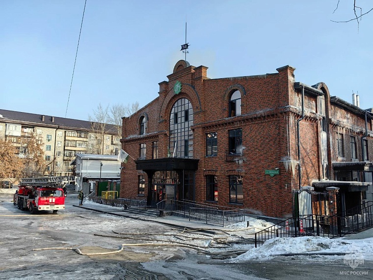 МЧС опубликовало видео после пожара в банном комплексе на улице Полевой в Тюмени