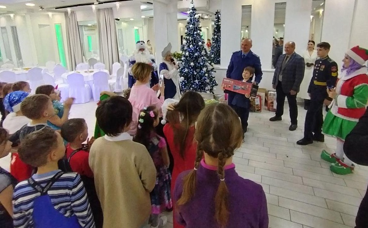 Тюменский фонд «Дом добра» исполнил новогодние мечты детей