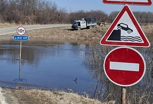 МЧС сообщило о подтоплении пяти низководных мостов в Тюменской области