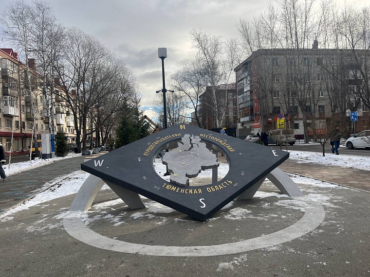 Новую аллею Первых в Тюмени открыли ударами молотков по камню