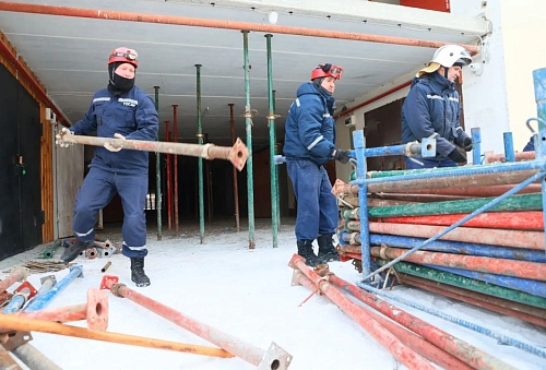 В гаражном кооперативе "Суходольский-1" после хлопка газа ставят подпорки для проведения следственных действий