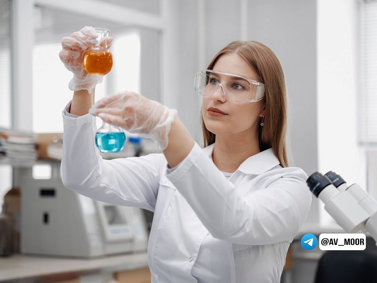 Губернатор Александр Моор поздравил ученых и исследователей с Днем российской науки