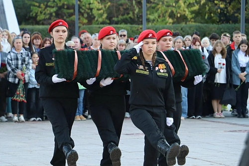 В Тюмени возложили цветы в память о погибших на СВО бойцах мотострелковых подразделений