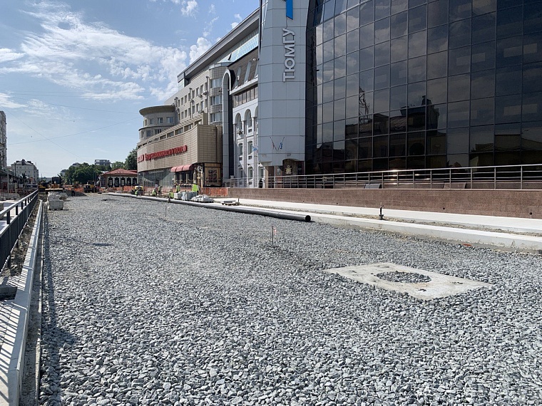 Александр Моор оценил ход работ по реконструкции улицы Ленина