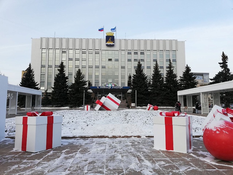 У здания администрации Тюмени появилась новая красивая гирлянда