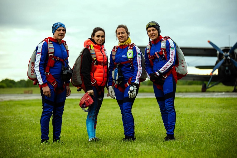 Лейтенант-парашютистка Алена Бабушкина совершит прыжок с флагом ГАИ в центре Тюмени