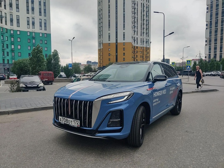 Китайский премиум на любой вкус: тестируем Hongqi HS3 и HS5 в Тюмени