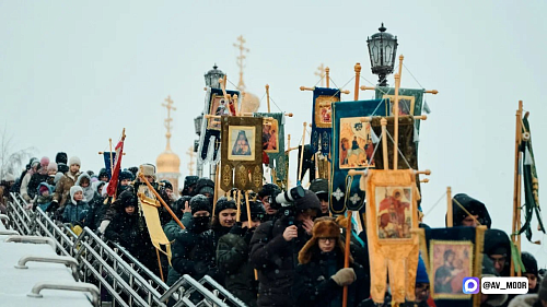 "Пусть вера и доброта помогают преодолеть любые невзгоды": Александр Моор поздравил тюменцев с Крещением