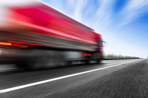 Из-за аномальной жары на федеральных трассах УрФО ввели запрет на движение грузовиков