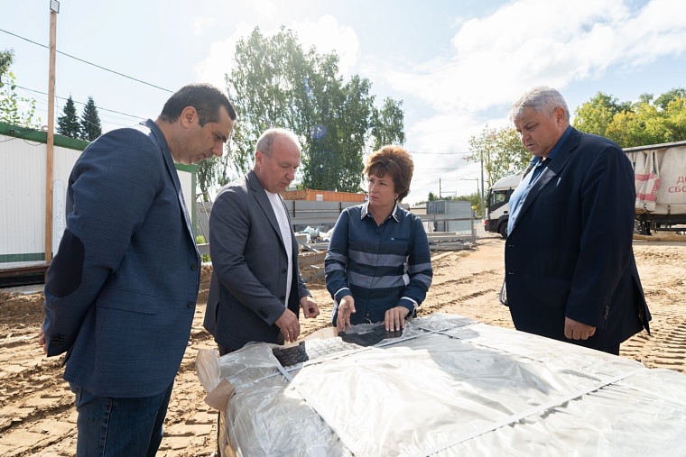 Председатель гордумы Светлана Иванова оценила ход строительства катка на Судоремонтной