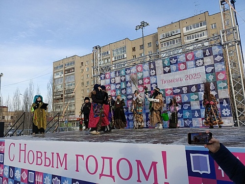 В Тюмени после конкурса бабок-ёжек устроят забег Снегурочки