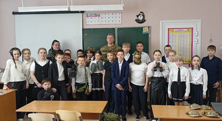 Участники СВО проводят уроки мужества для школьников Тюменской области