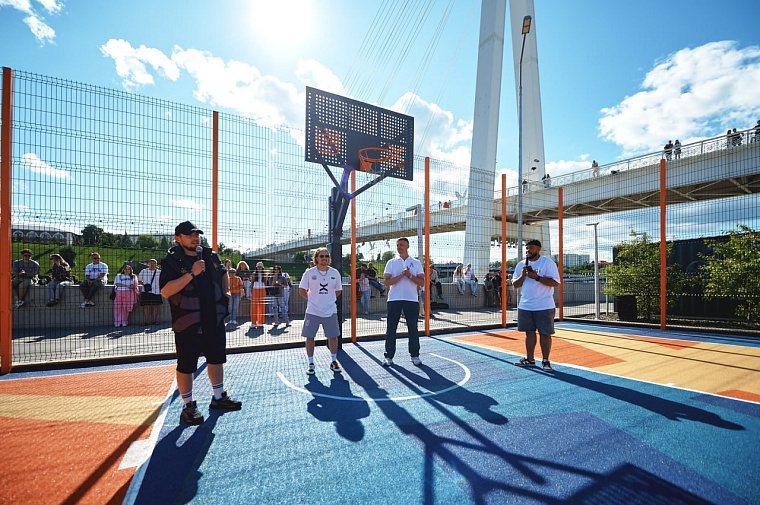 На набережной Туры в Тюмени появилась новая баскетбольная площадка