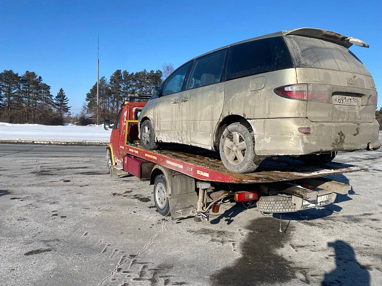 Тюменские автоинспекторы задержали автомобиль с нелегальными мигрантами