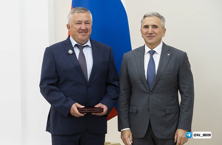 Александр Моор вручил тюменцам госнаграды накануне Дня Тюменской области