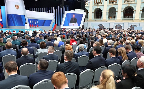 Президент Владимир Путин поручил списать 2/3 задолженности регионов по бюджетным кредитам
