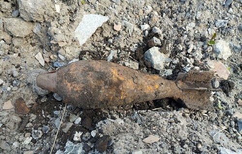 В одном из тюменских СНТ дачники нашли снаряд со следами коррозии