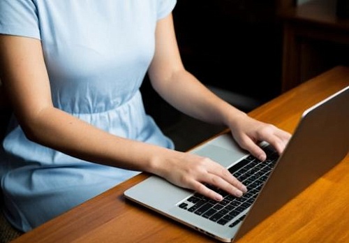 Преподаватель УрФУ, оскорбившая 7-летнюю девочку в соцсетях, предстанет перед комиссией по этике