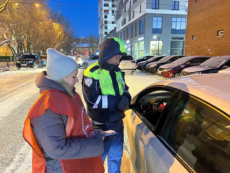 Тюменские автоинспекторы призывают обеспечивать безопасность детям-пассажирам