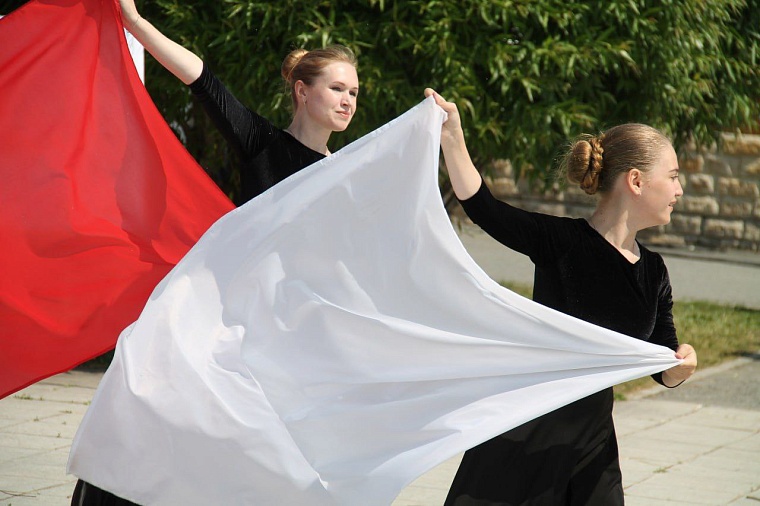 В Нижнетавдинском районе День России отмечают на площади Победы