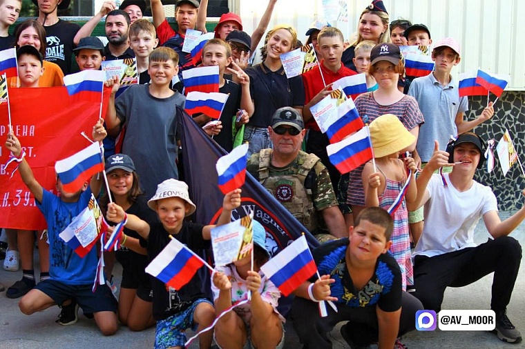 Александр Моор передал тюменцам слова благодарности от краснодонских ребят и их родителей