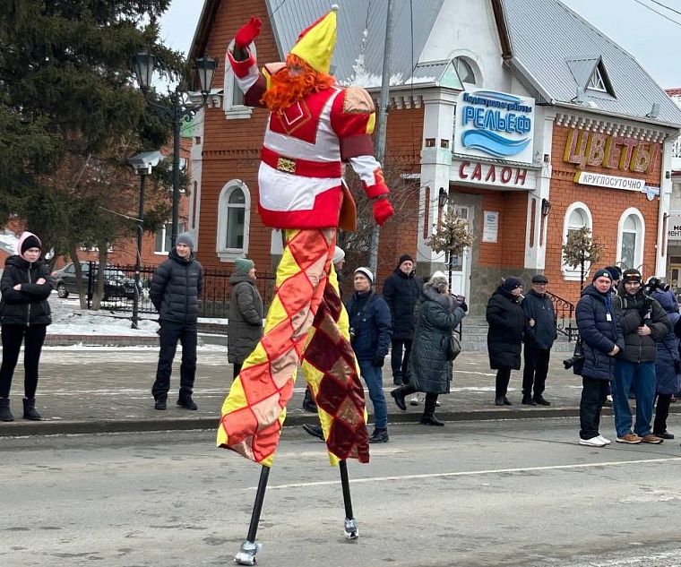Рецепты с изюминкой: в Ялуторовске пекари сошлись в битве гигантских блинов