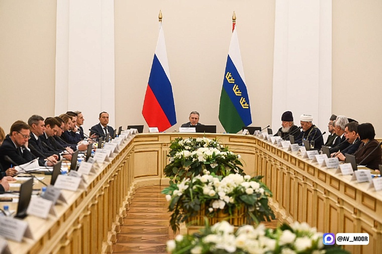 Александр Моор: Важно не допускать попыток посеять рознь или подорвать наше единство