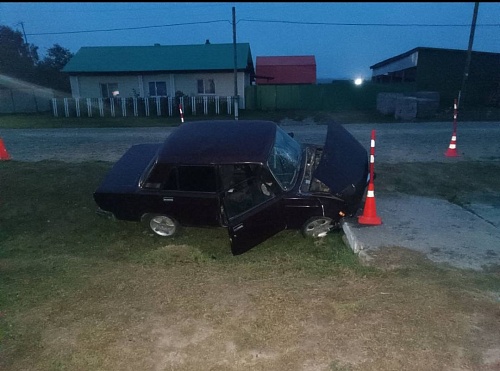 В Ярковском районе пьяный водитель на "пятерке" улетел в кювет, пострадали четверо