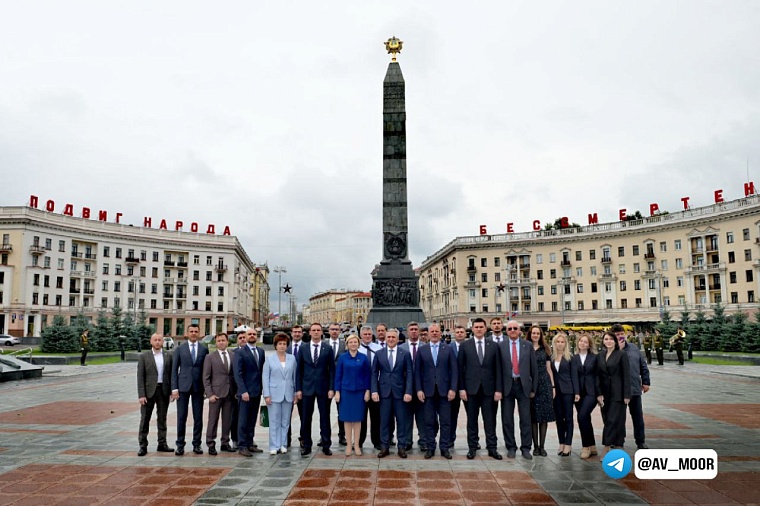 Делегация Тюменской области во главе с губернатором Александром Моором работает в Минске
