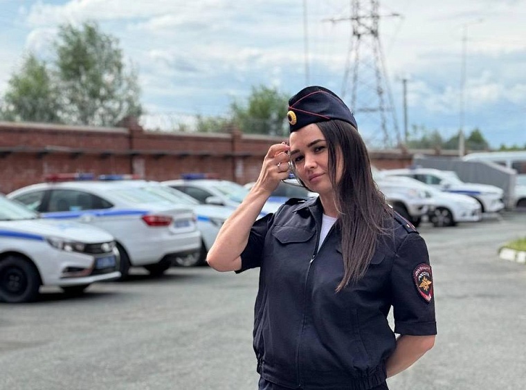 Лейтенант-парашютистка Алена Бабушкина совершит прыжок с флагом ГАИ в центре Тюмени