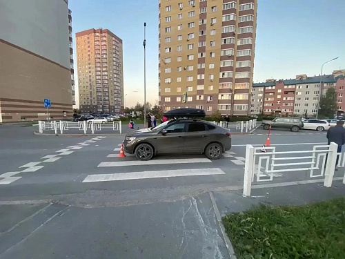 Мальчик на велосипеде попал под колеса автомобиля в Тюмени