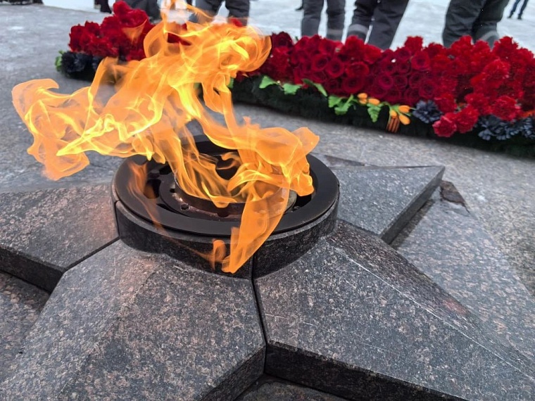 В Ялуторовске зажгли Вечный огонь