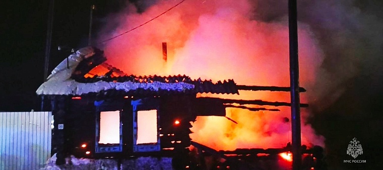 В ночном пожаре в Тюменском округе погиб человек