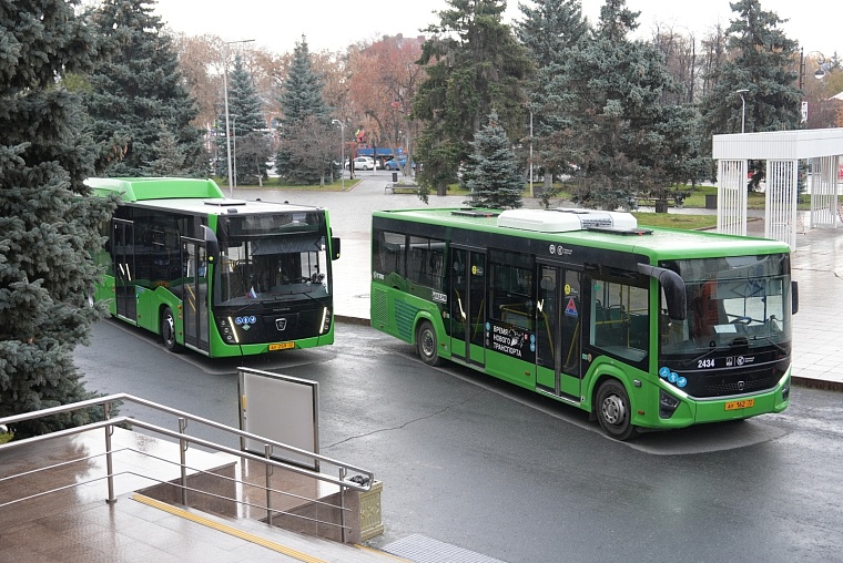 В Тюмени открылась выставка новых автобусов и дорожной техники