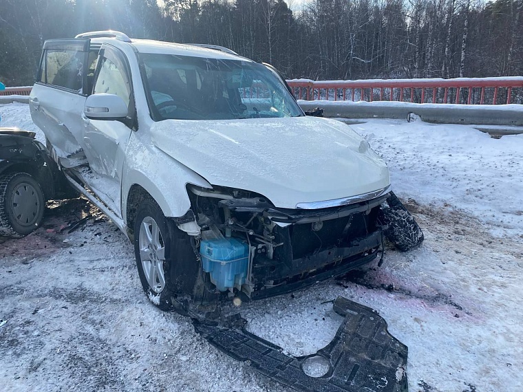 В массовом ДТП на Ирбитском тракте под Тюменью пострадали три человека