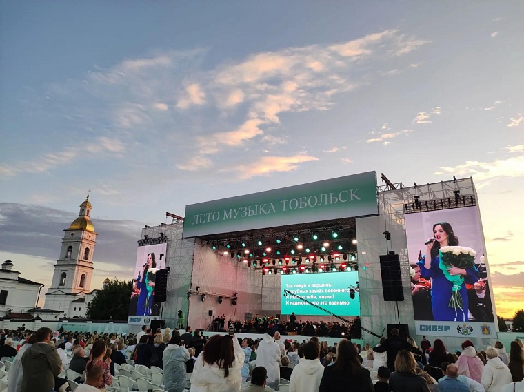 Классика + мемы: почему в Тобольском кремле опера звучит современно
