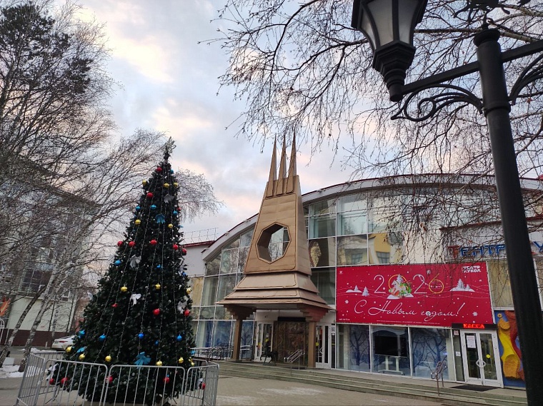 Фабрика света, крепкие браки и яблоневые корни памяти: что еще найдется на ул. Кирова в Тюмени