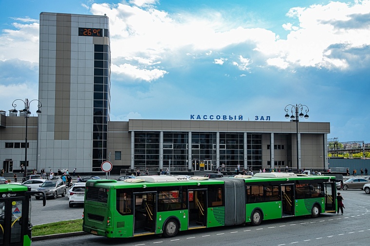 Внутри кольца у железнодорожного вокзала в Тюмени запретят парковать автомобили