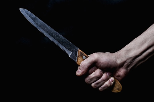 Срок за пьяную ярость: житель Тюменской области осужден за два нападения с ножом