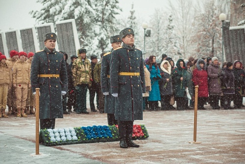 Семьи погибших участников СВО возложат цветы к мемориалу в Тюмени