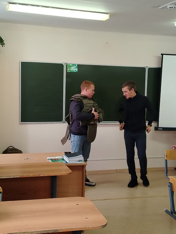 Участники "Боевого кадрового резерва" провели урок мужества для студентов омутинского колледжа