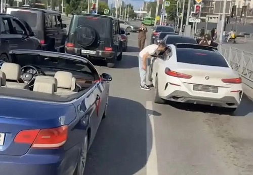 Жених из свадебного кортежа извинился перед тюменцами за нарушение порядка на дорогах